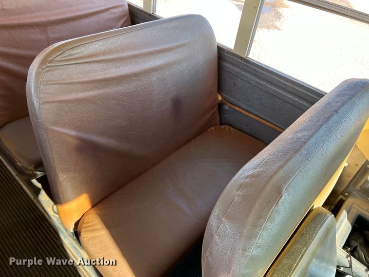 image for item DS2747 1992 International 3800  school bus