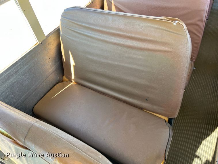 image for item DS2747 1992 International 3800  school bus