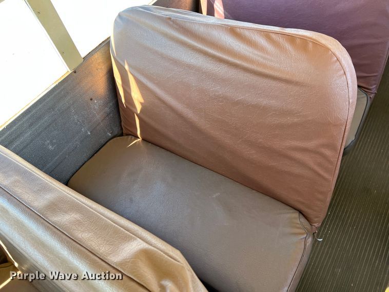 image for item DS2747 1992 International 3800  school bus