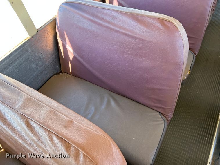 image for item DS2747 1992 International 3800  school bus