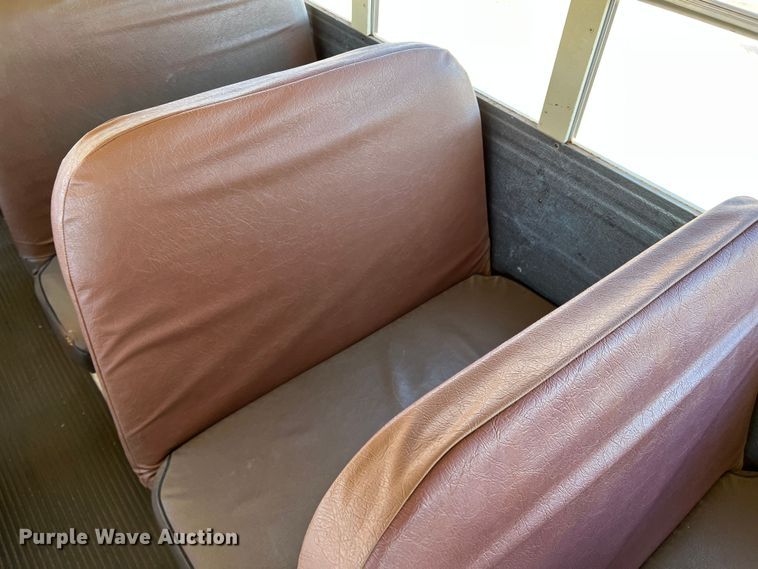 image for item DS2747 1992 International 3800  school bus