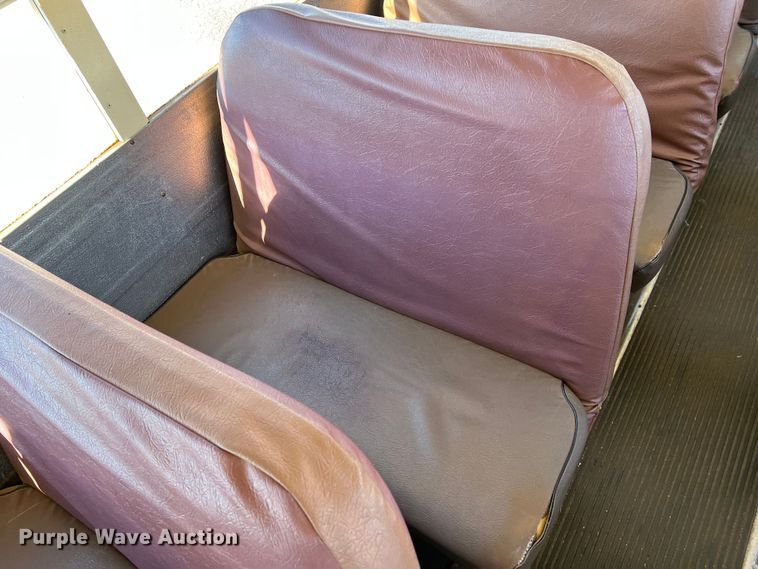 image for item DS2747 1992 International 3800  school bus