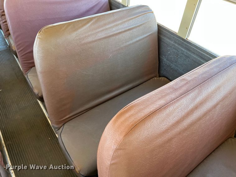 image for item DS2747 1992 International 3800  school bus