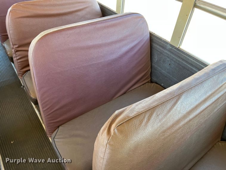 image for item DS2747 1992 International 3800  school bus