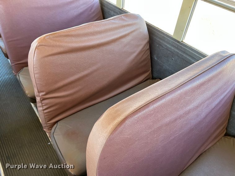 image for item DS2747 1992 International 3800  school bus