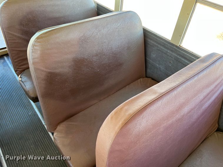 image for item DS2747 1992 International 3800  school bus