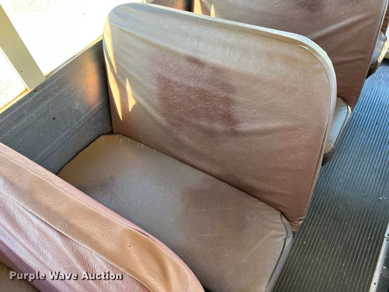 image for item DS2747 1992 International 3800  school bus