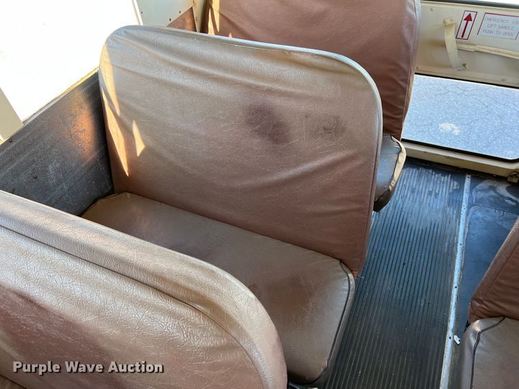 image for item DS2747 1992 International 3800  school bus