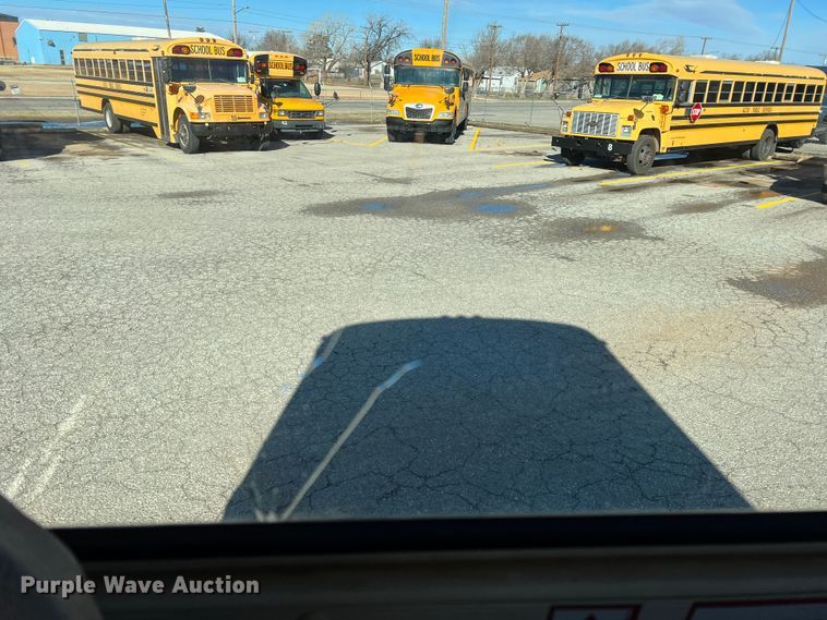 image for item DS2747 1992 International 3800  school bus