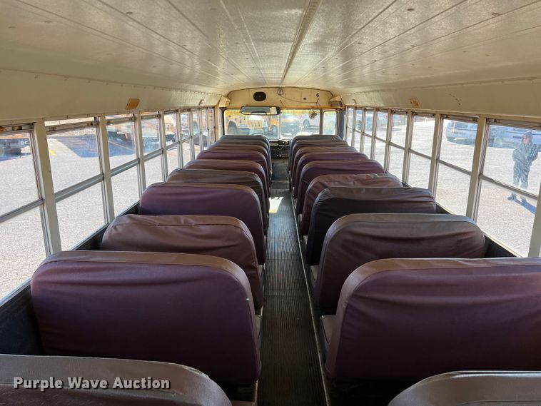 image for item DS2747 1992 International 3800  school bus