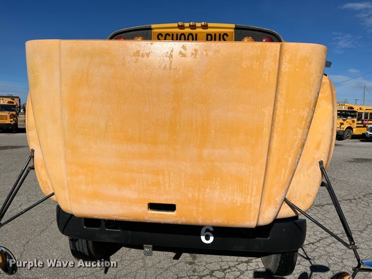 image for item DS2747 1992 International 3800  school bus