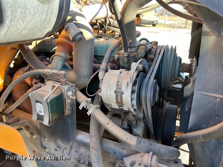 image for item DS2747 1992 International 3800  school bus