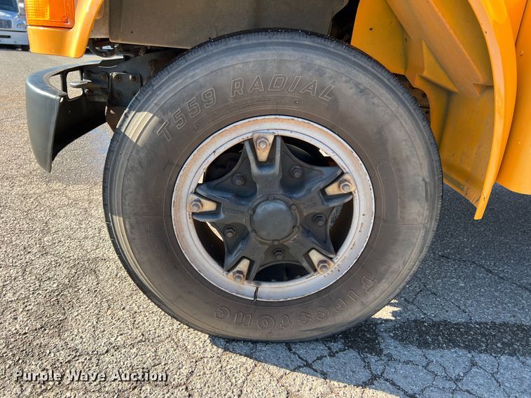 image for item DS2747 1992 International 3800  school bus