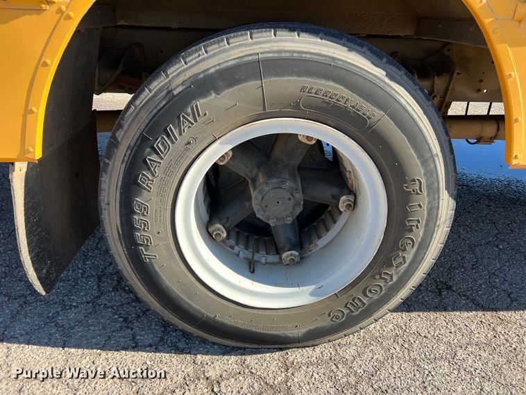 image for item DS2747 1992 International 3800  school bus