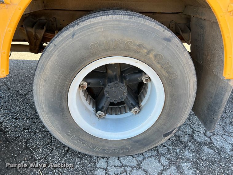 image for item DS2747 1992 International 3800  school bus