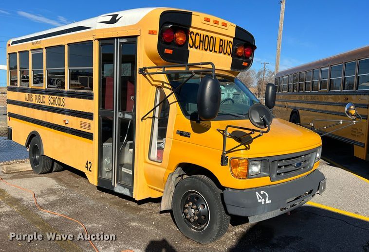 image for item DS2748 2005 Blue Bird E450 Super Duty  school bus