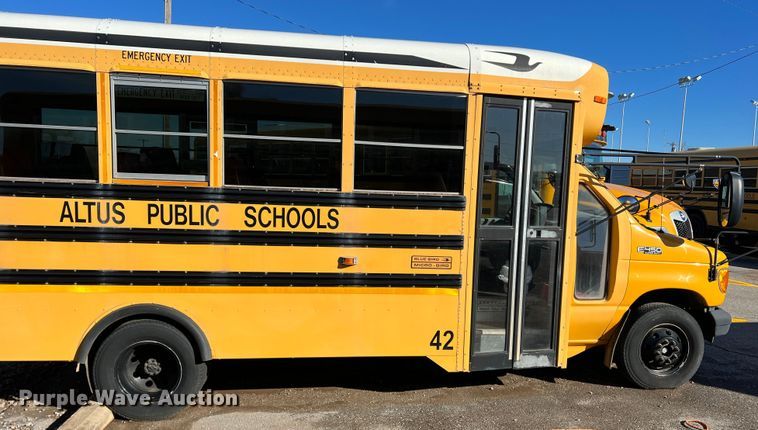 image for item DS2748 2005 Blue Bird E450 Super Duty  school bus