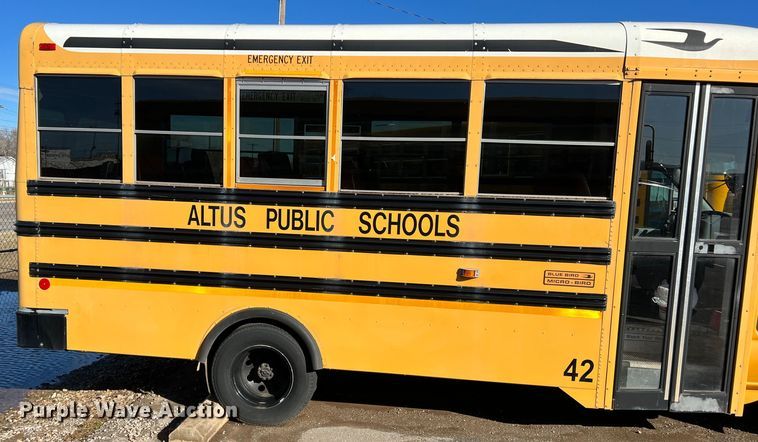 image for item DS2748 2005 Blue Bird E450 Super Duty  school bus