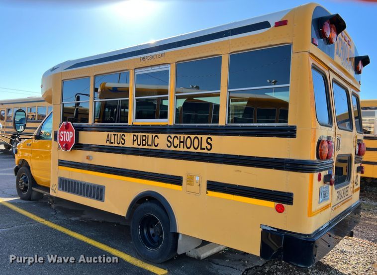 image for item DS2748 2005 Blue Bird E450 Super Duty  school bus