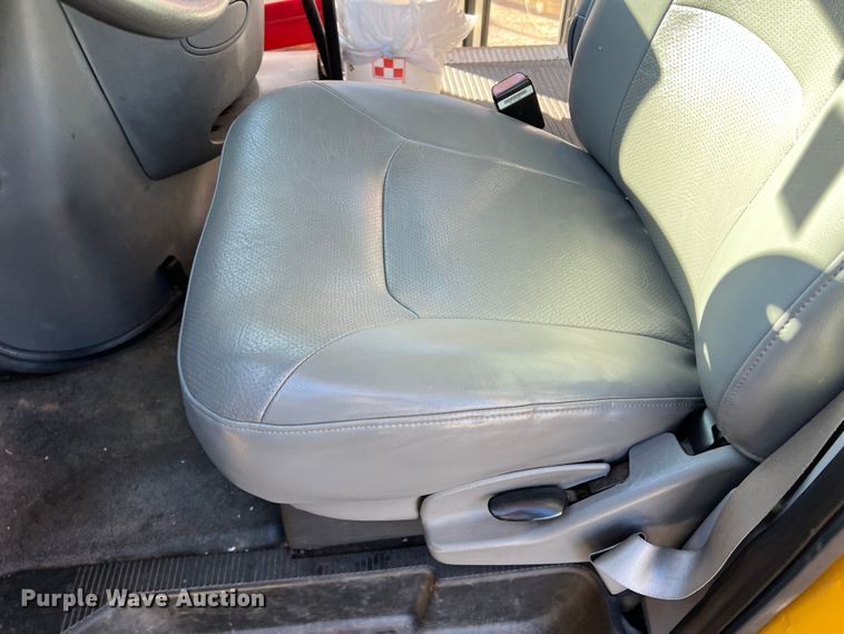 image for item DS2748 2005 Blue Bird E450 Super Duty  school bus