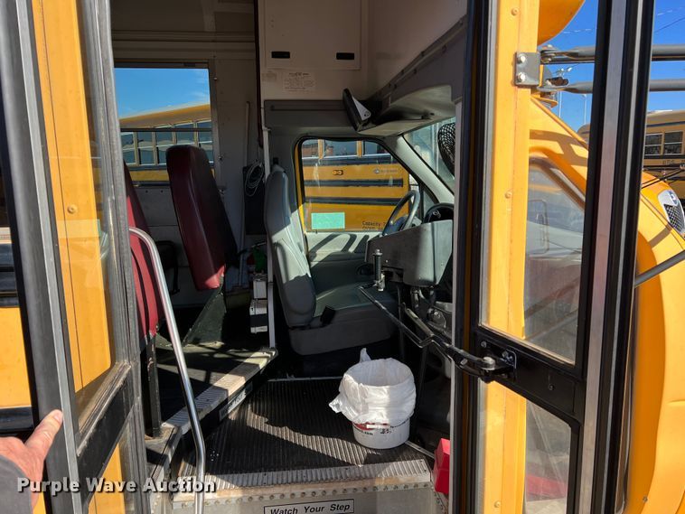 image for item DS2748 2005 Blue Bird E450 Super Duty  school bus