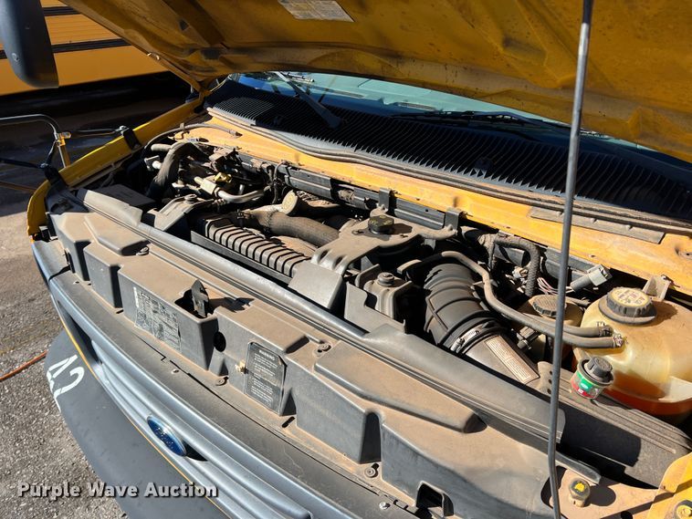 image for item DS2748 2005 Blue Bird E450 Super Duty  school bus