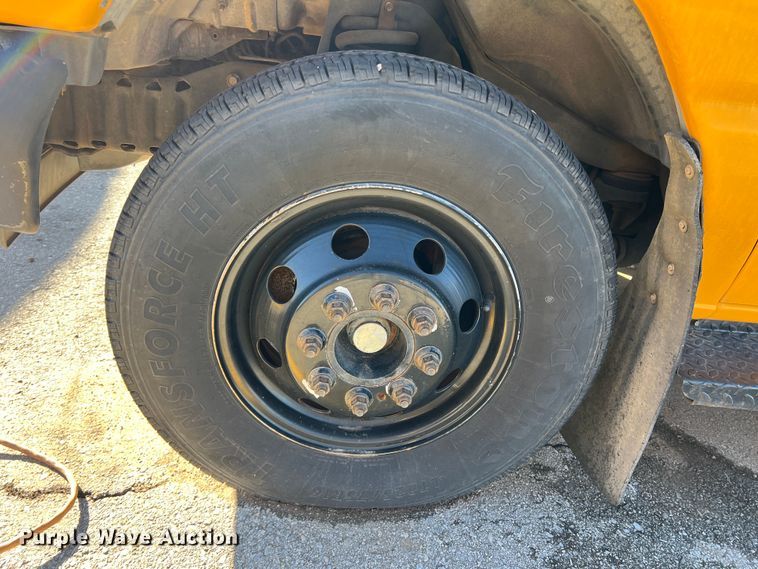 image for item DS2748 2005 Blue Bird E450 Super Duty  school bus