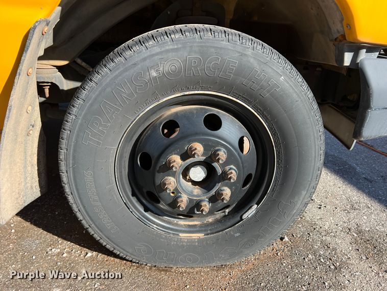 image for item DS2748 2005 Blue Bird E450 Super Duty  school bus