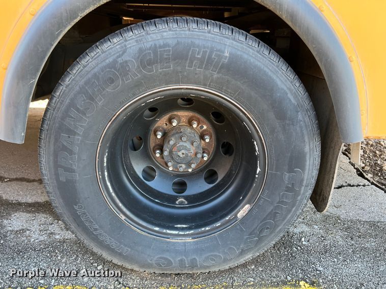 image for item DS2748 2005 Blue Bird E450 Super Duty  school bus