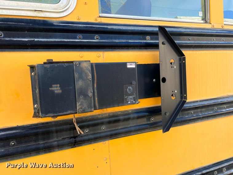 image for item DS2749 1995 International 3800  school bus
