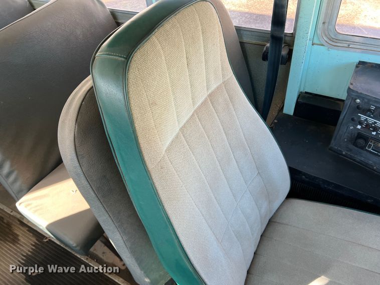 image for item DS2749 1995 International 3800  school bus