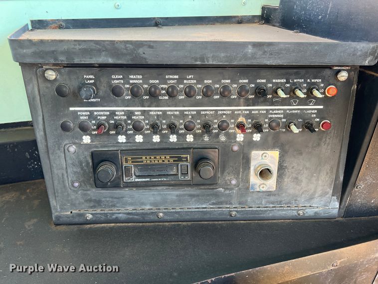 image for item DS2749 1995 International 3800  school bus