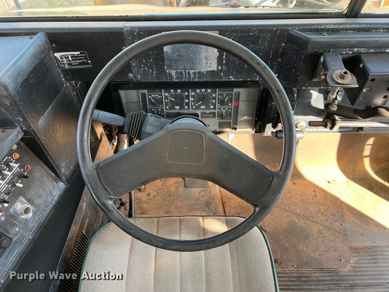 image for item DS2749 1995 International 3800  school bus