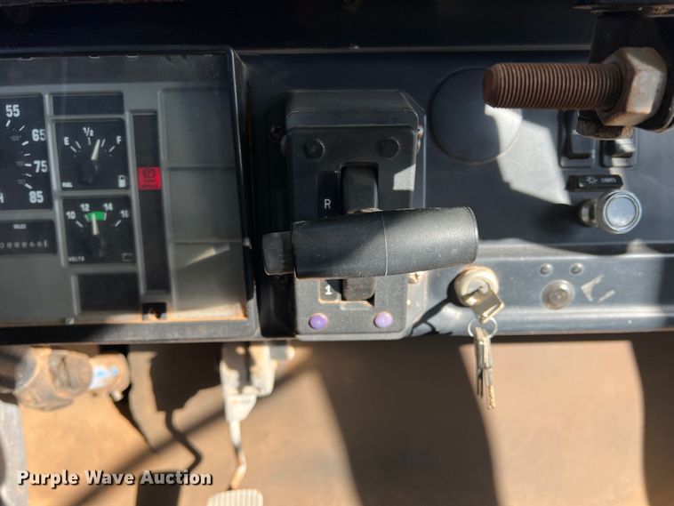 image for item DS2749 1995 International 3800  school bus