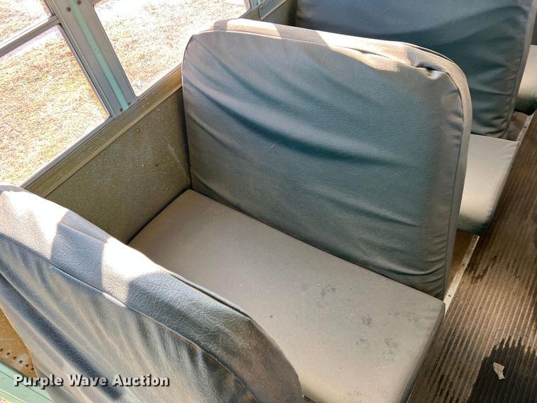 image for item DS2749 1995 International 3800  school bus