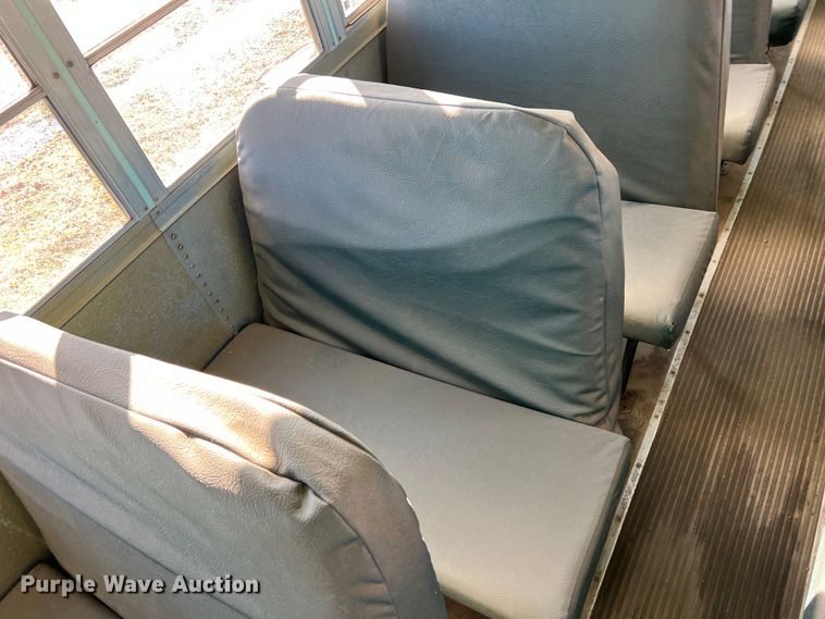 image for item DS2749 1995 International 3800  school bus