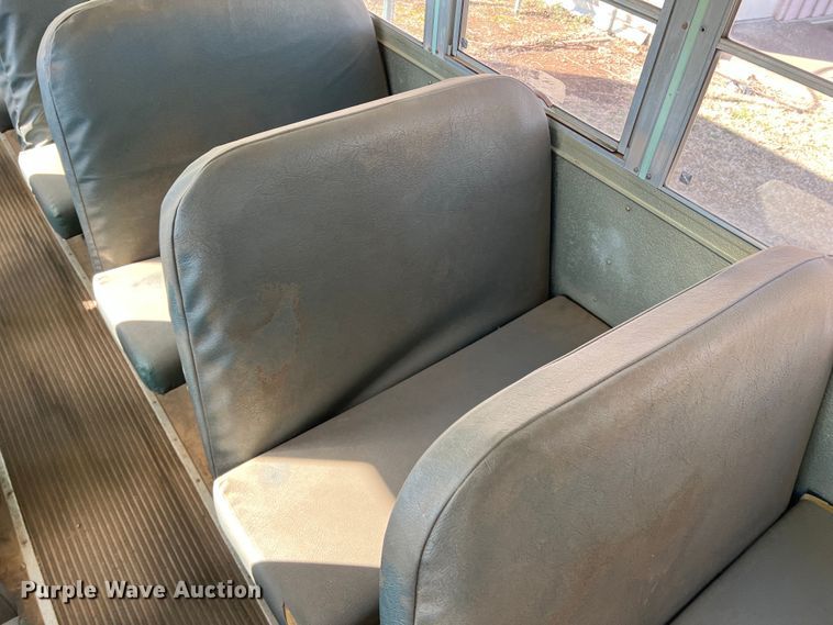 image for item DS2749 1995 International 3800  school bus