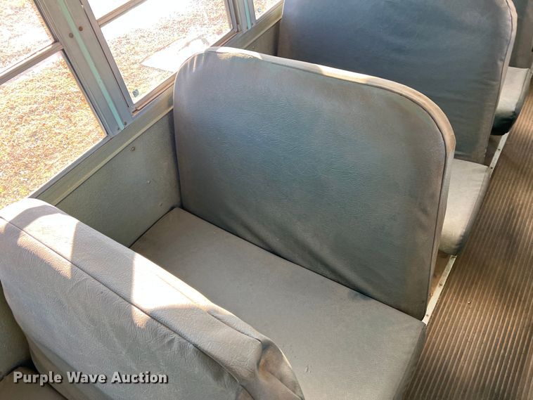 image for item DS2749 1995 International 3800  school bus