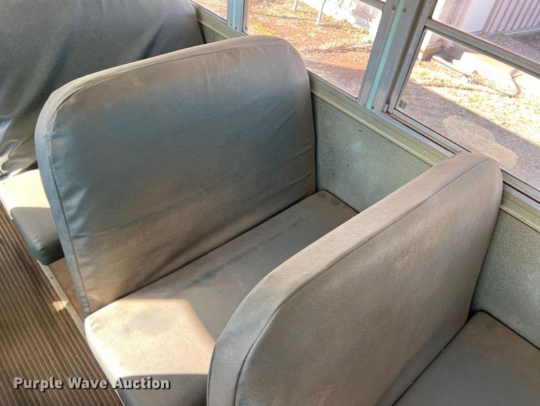 image for item DS2749 1995 International 3800  school bus