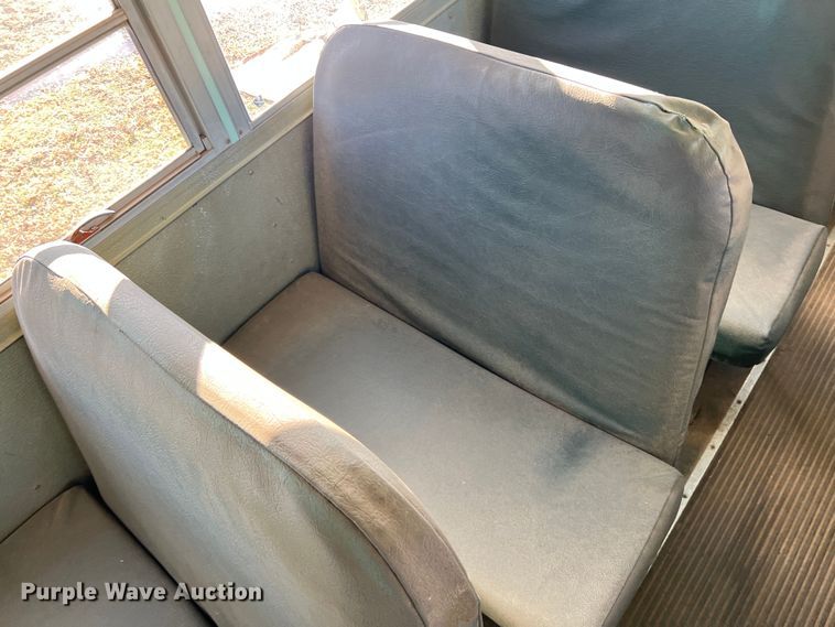 image for item DS2749 1995 International 3800  school bus