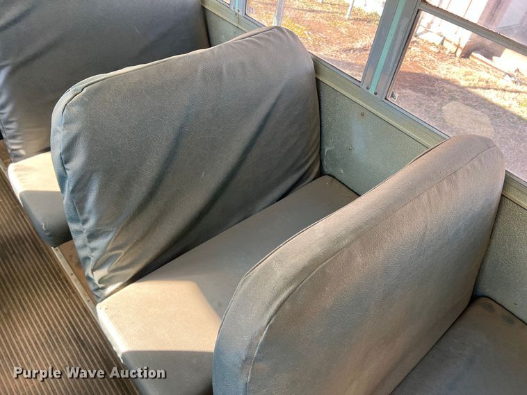 image for item DS2749 1995 International 3800  school bus