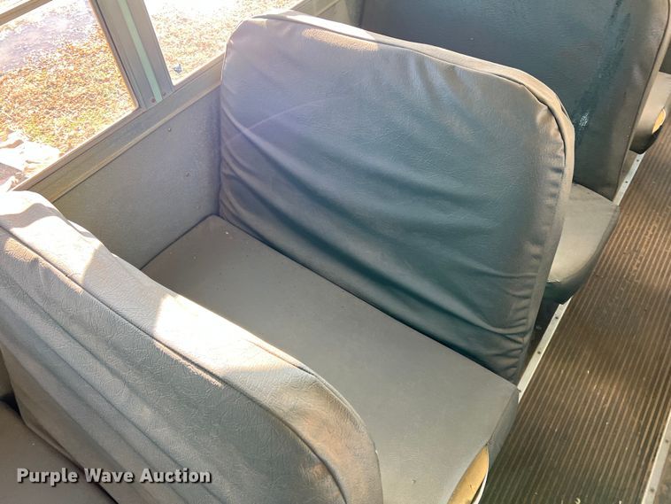 image for item DS2749 1995 International 3800  school bus