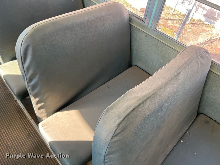 image for item DS2749 1995 International 3800  school bus