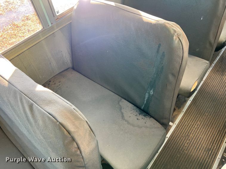 image for item DS2749 1995 International 3800  school bus