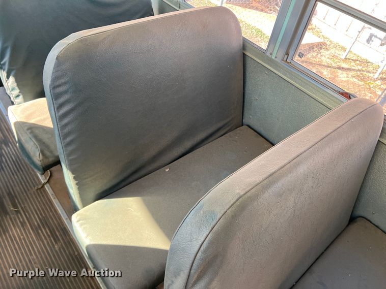 image for item DS2749 1995 International 3800  school bus