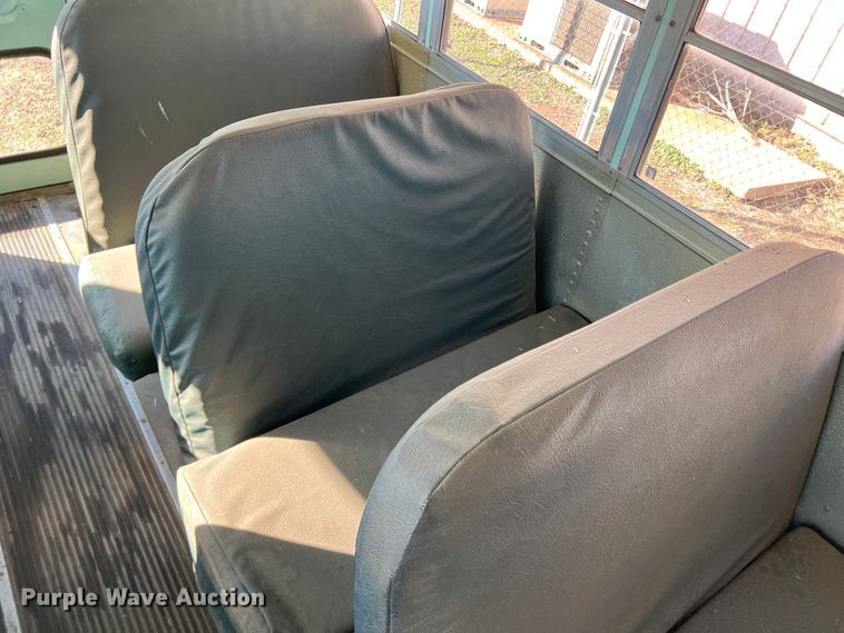 image for item DS2749 1995 International 3800  school bus