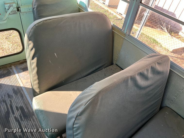 image for item DS2749 1995 International 3800  school bus