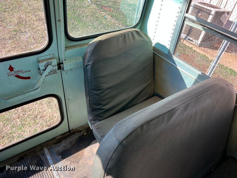 image for item DS2749 1995 International 3800  school bus