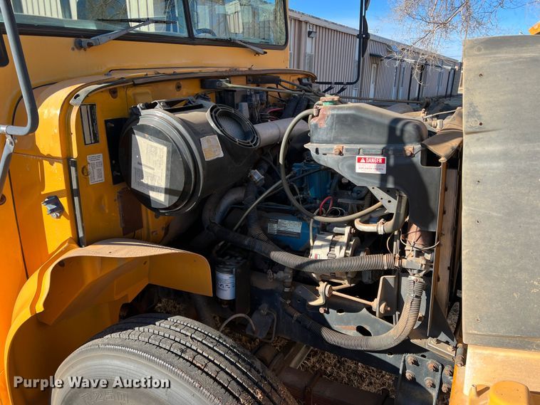 image for item DS2749 1995 International 3800  school bus