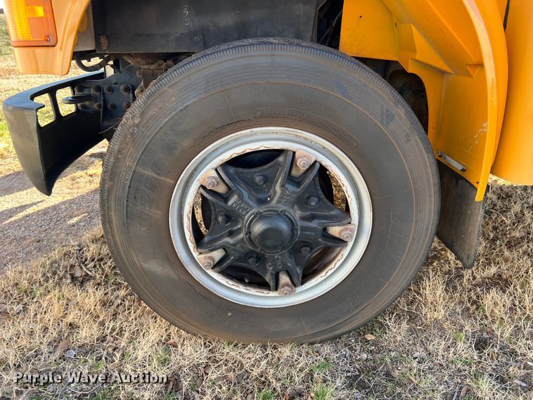 image for item DS2749 1995 International 3800  school bus